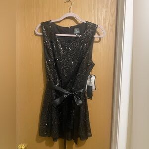 NWT Adrianna Papell Sequined Tunic Top. Size 16.